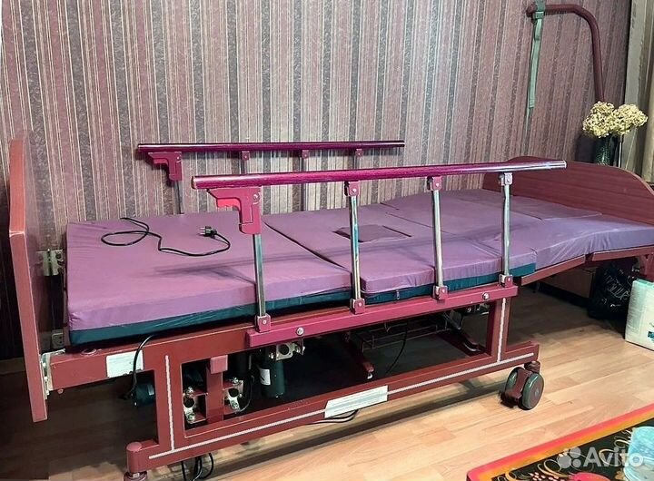 Медицинская кровать для лежачих больных функционал