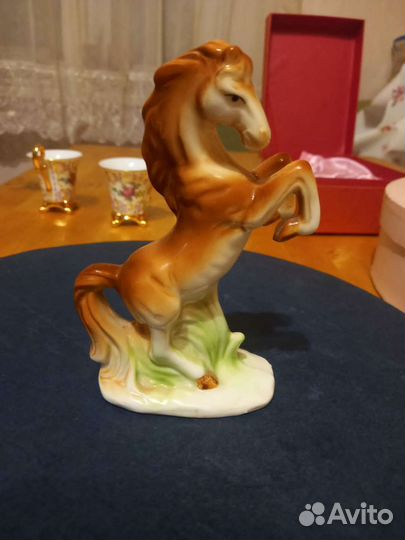 Статуэтка фарфор 