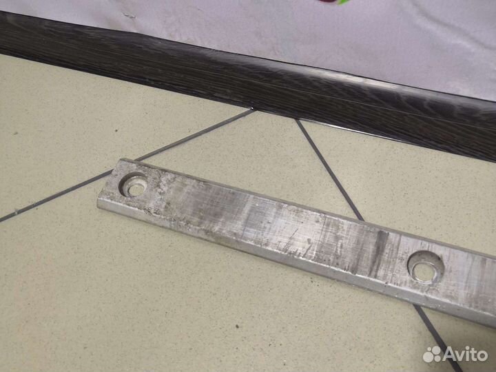 Mercedes W204 C180 Нижняя распорка кузова