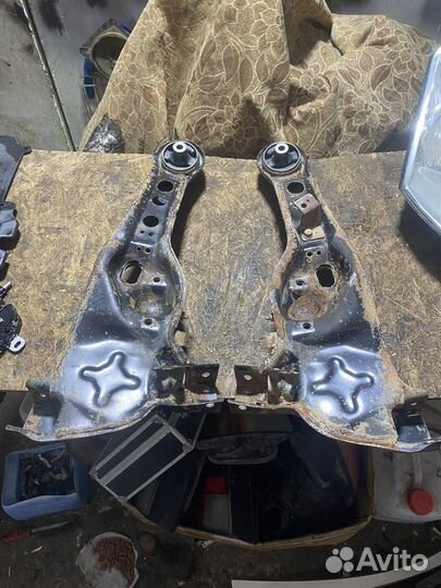 Задние продольные рычаги mitsubishi carisma