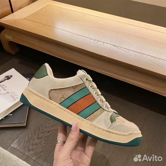 Кроссовки женские