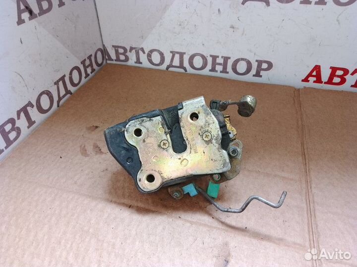 Замок двери передний левый Dodge Caravan