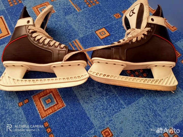 Коньки хоккейные