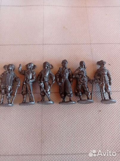 Киндер сюрприз солдатики мушкетёры