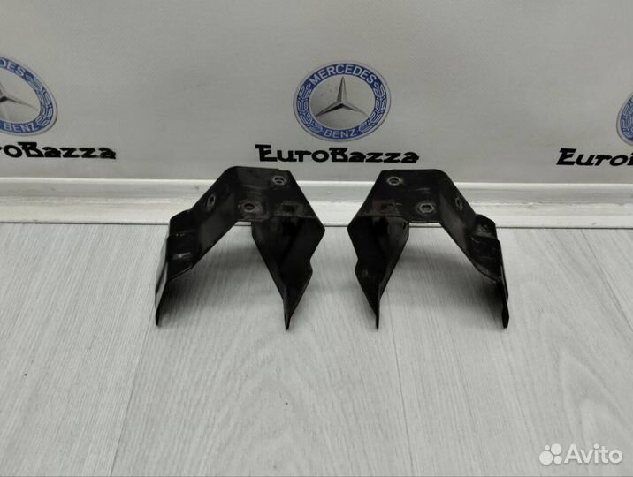 Кронштейн передней панели Mercedes W220