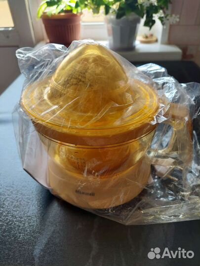 Электрическая соковыжималка для цитрусовых Maxwell