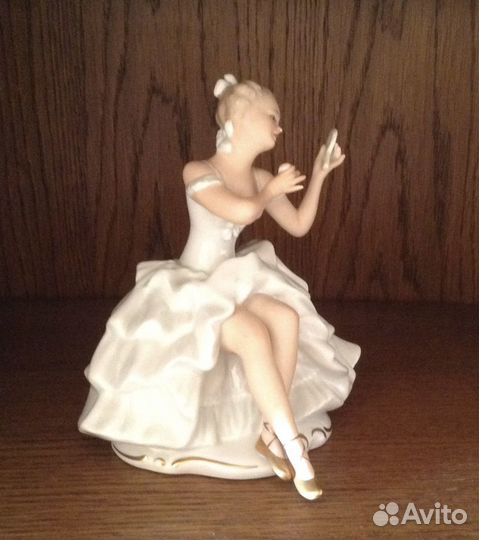 Фарфоровая статуэтка «Балерина с Зеркалом»