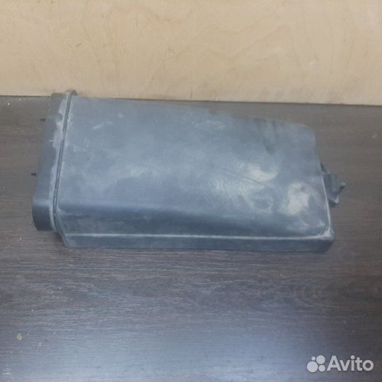 Крышка корпуса воздушного фильтра левая Bmw