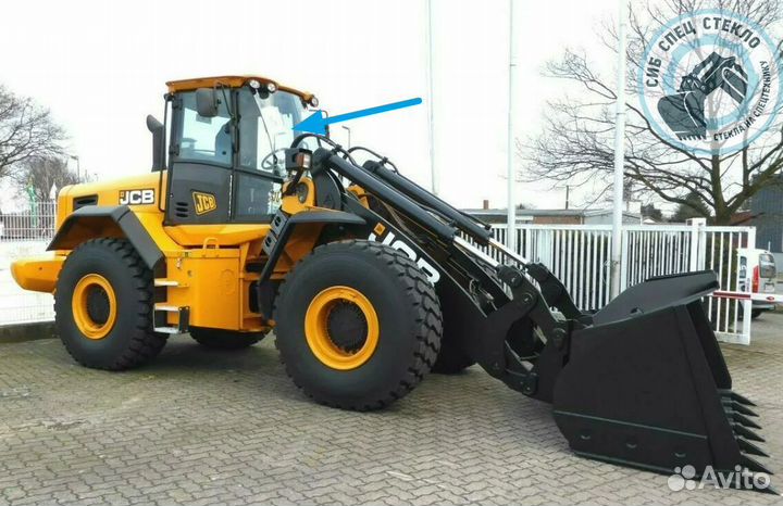 Стекло лобовое левое верхнее на JCB 456 zx