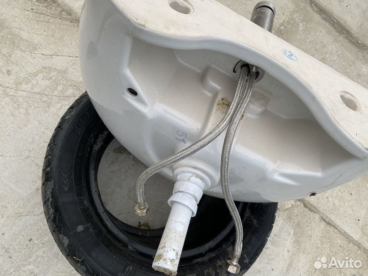 Раковина с пьедесталом и смесителем