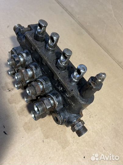 Распределитель гидравлический на Mitsubishi fuso 4