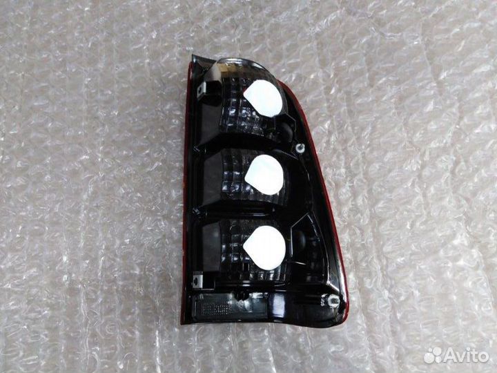 Фонарь задний левый Toyota Hilux 2005 - 2015