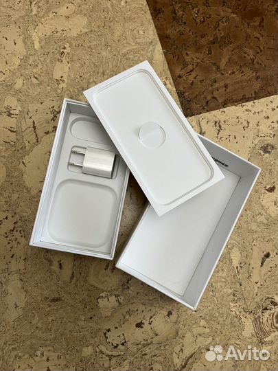 Коробка от iPhone