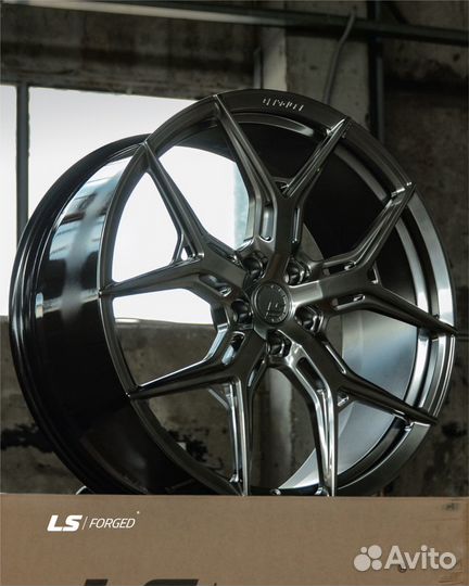 Кованые диски LS Forged R21 на Genesis GV70 GV80