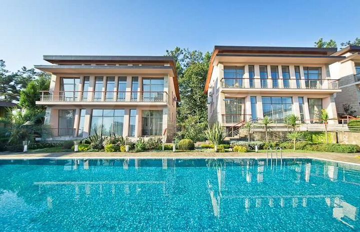 Коттедж 180 м² на участке 25 сот.