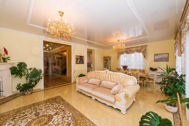 Коттедж 284 м² на участке 15 сот.