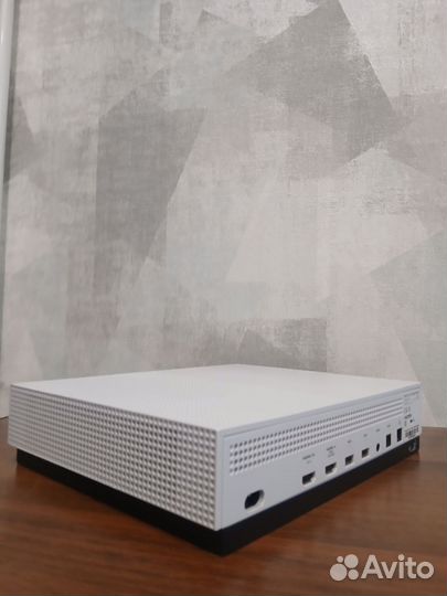 Xbox One S All-Digital Edition +игры