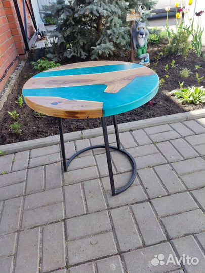 Журнальный стол с эпоксидной смолой