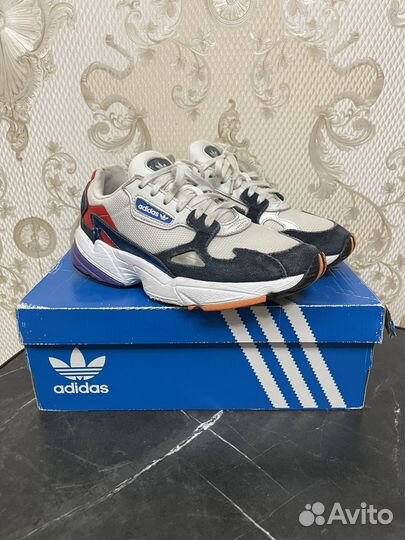 Кроссовки ориганальные adidas 38eu