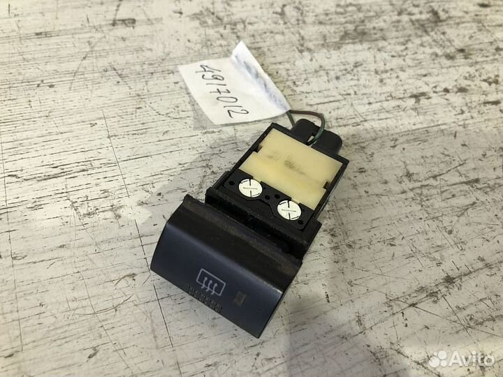 Кнопка переключатель Toyota Avensis T220