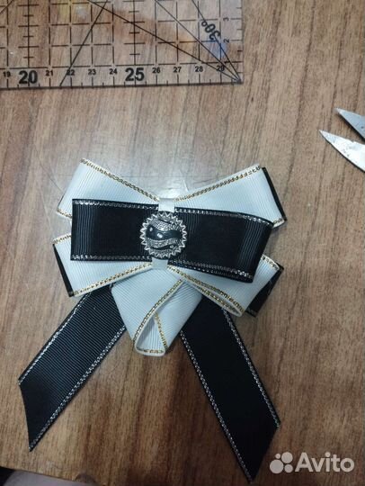 Галстук брошь для школьницы
