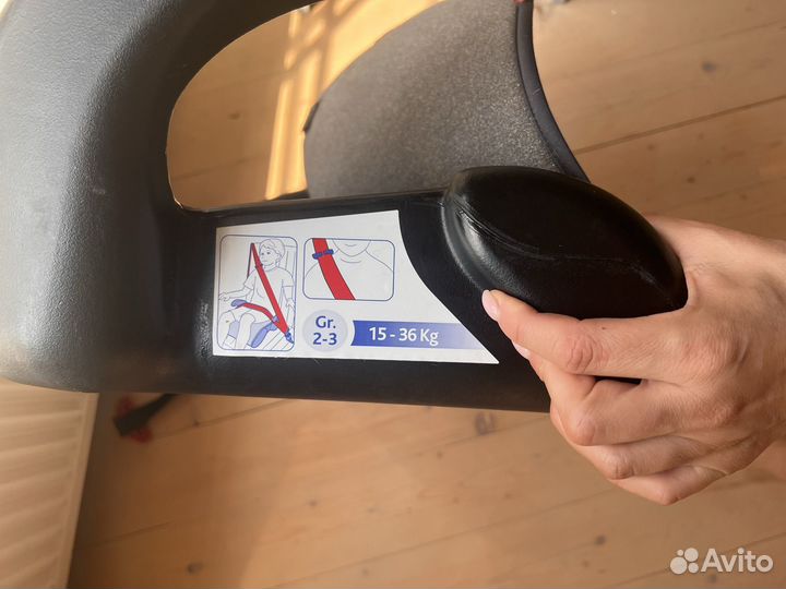 Бустер chicco 15-36 кг