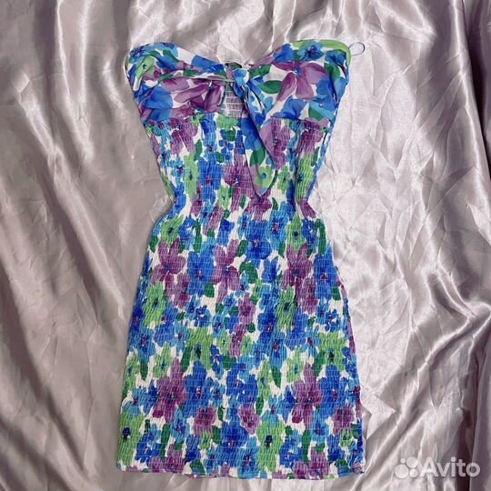 Обтягивающее платье с бантом