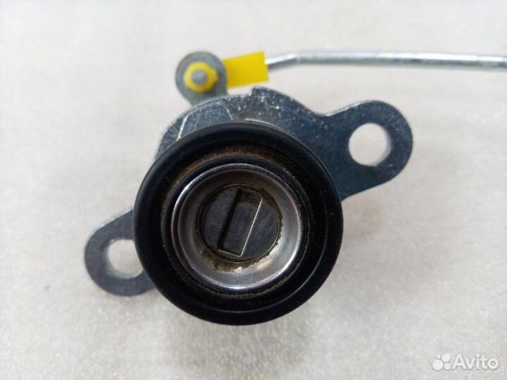 Вставка замка багажника Kia Rio седан 1.4 G4FA