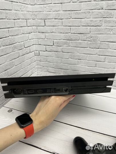 Приставка PS4 PRO 1Тб 3 ревизия + 2 геймпада