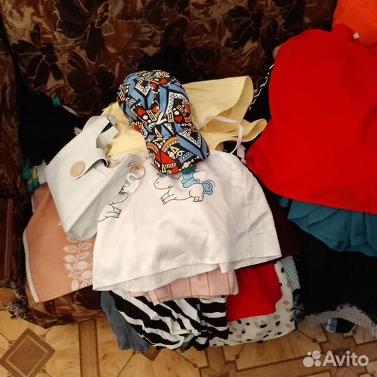 Разные вещи для молодёжи, обувь, итд