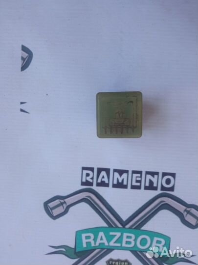 Реле стеклоподъемников Mercedes-Benz W124