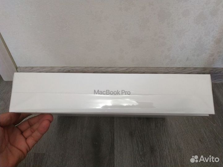 Коробки из под MacBook Pro