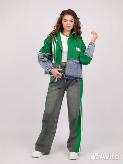 Спортивный женский костюм