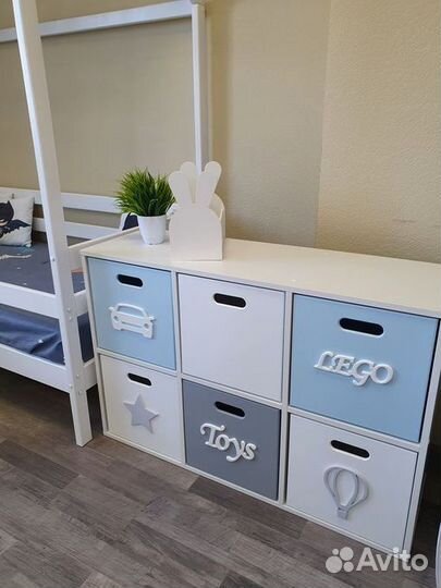 Стеллаж для книг в детскую