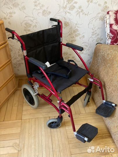 Коляска для инвалидов почти новая
