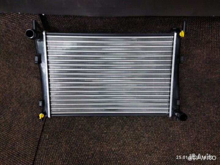 Радиатор охлаждения передний Ford Fusion C