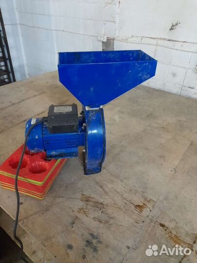 Электрическая вафельница новая