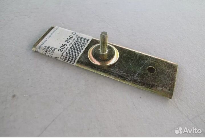 Оригинальный кронштейн заднего бампера 2088800014