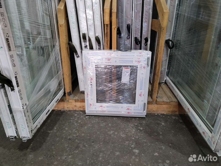 Окно 60 * 60 см