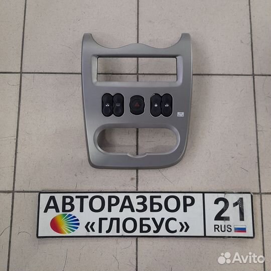 Накладка на торпеду центральная Renault Logan