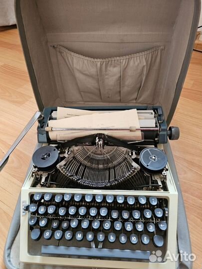 Печатная пишущая машинка