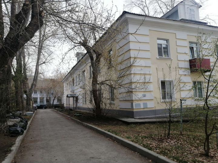 Комната 13 м² в > 9-к., 1/2 эт.