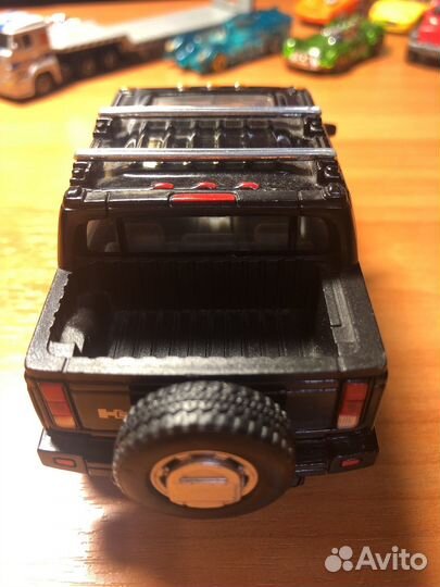 Модель автомобиля 2005 Hummer H2 SUT