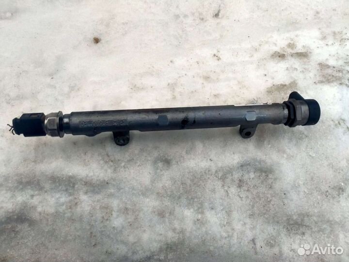 Топливная рампа 03L130089