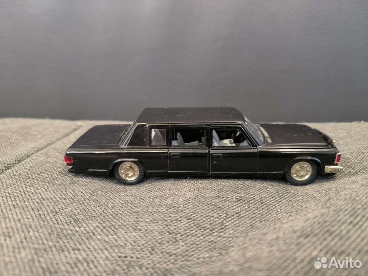 Модель автомобиля СССР ЗИЛ-115 1:43