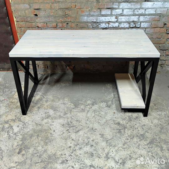 Компьютерный стол / игровой стол