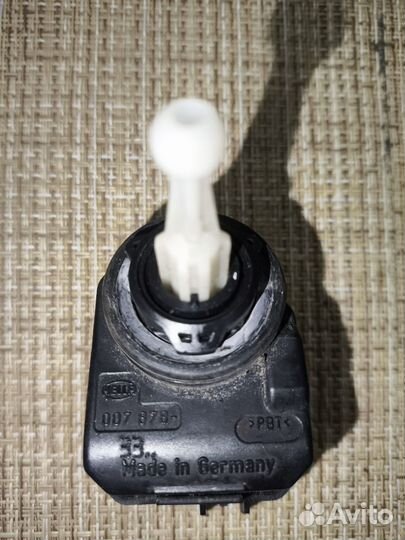 Mitsubishi carisma моторчик коректора фары