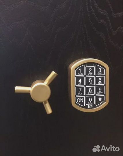 Сейф для документов в дереве 