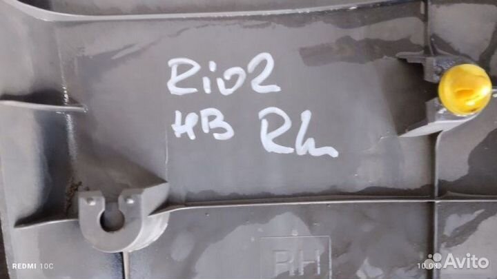 Обшивка стойки правая Kia Rio 2