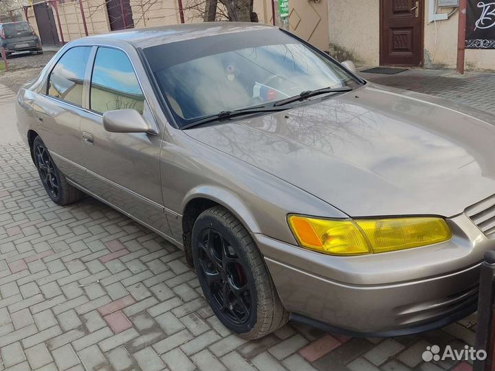 Toyota Camry 2.2 МТ, 1999, 570 000 км